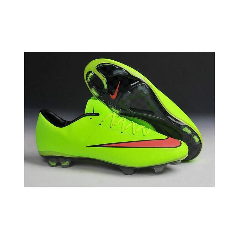 chaussure de foot nike rouge