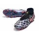 Crampons pour Hommes Nike Phantom VSN Elite DF FG Nike x EA Sports Bleu Noir Rouge