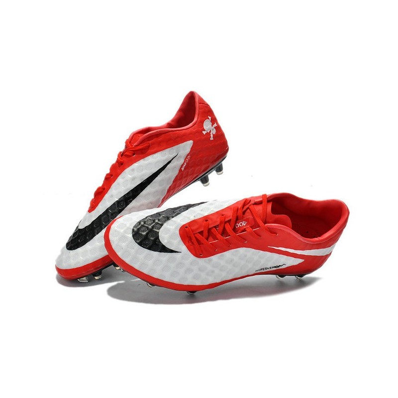 chaussures avec crampons intégrés